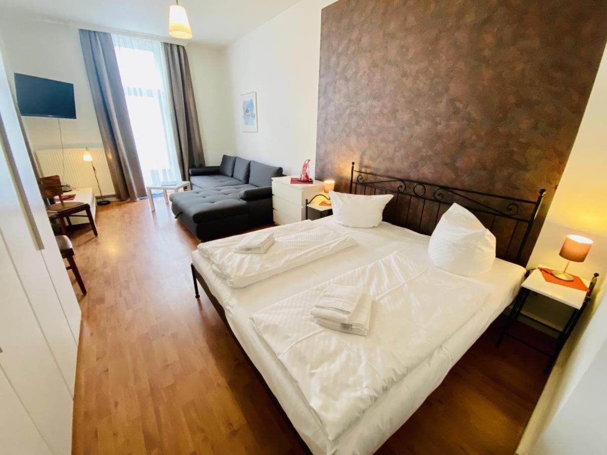 Doppelzimmer Cocktail, Direkt Am Alten Strom ロストック エクステリア 写真
